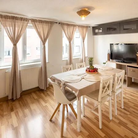 Cozy 3 Fuer Bis Zu 8 Gaeste * Memmingen